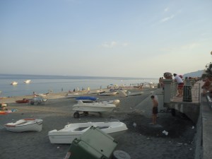 b each close to furci