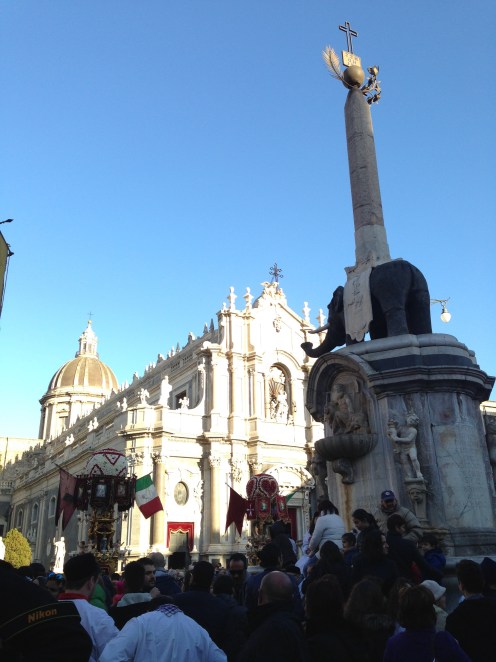 cerei-starting-to-leave-piazza-duomo-and-start-their-run-through-the-city-which-in-this-instance-lasted-from-5-pm-to-the-next-morning