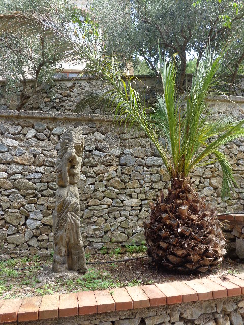 sculpture on a path in parco jalari