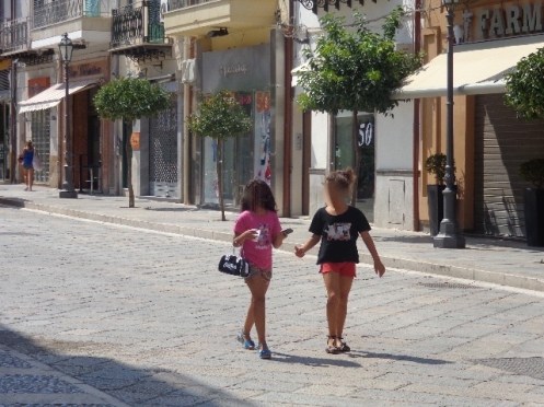 BIMBE A PASSEGGIO BAGHERIA (1).jpg