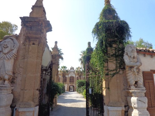 Entrance Villa dei Mostri.JPG